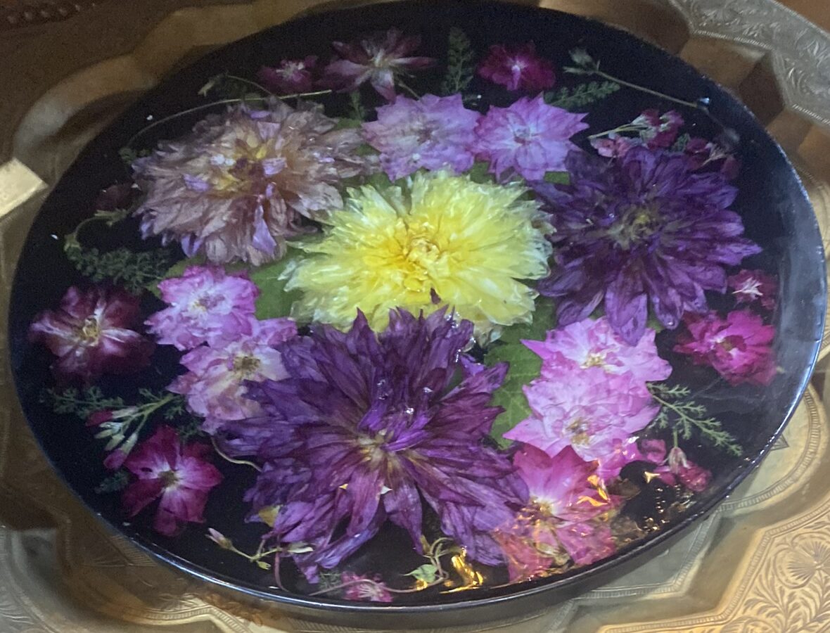 Floral table top only with dried flowers of Dahlias and roses over black background, Can be used as serving tray as well. 20 inch circumference 1nch thickness.